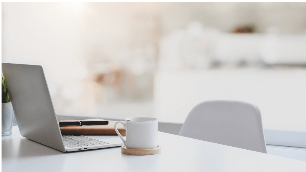 デスクにパソコン